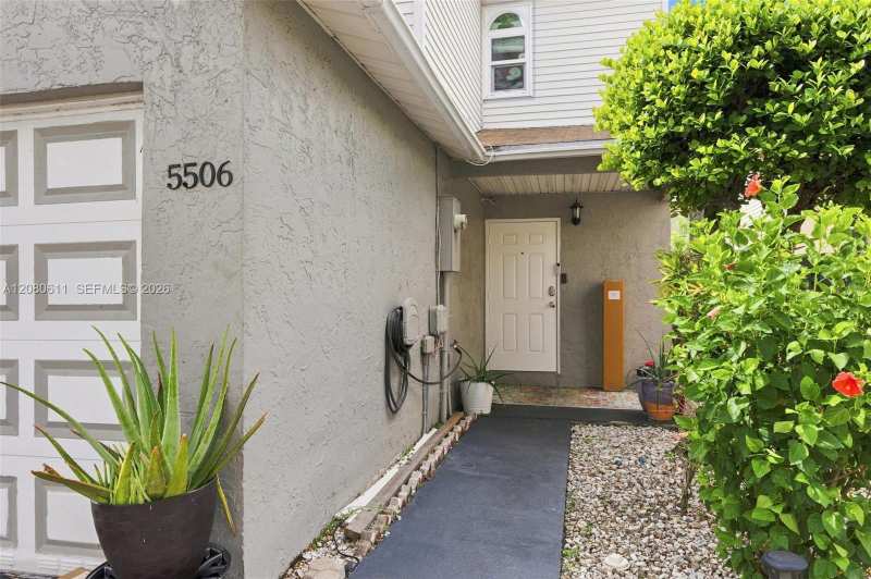 5506 NW 22nd St, Lauderhill FL 33313
