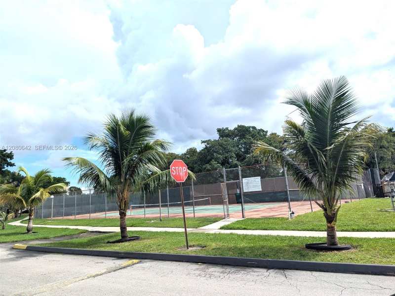 7925 Fairview Dr # 201, Tamarac FL 33321