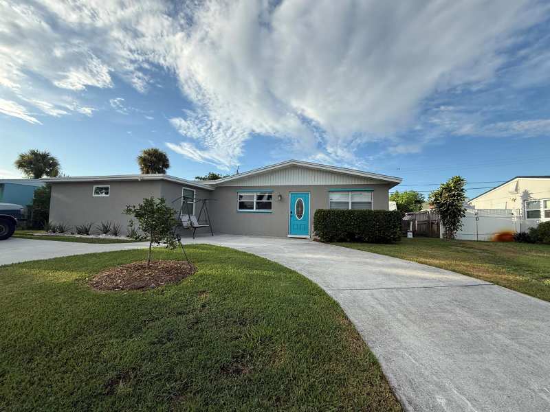 4400 APPLECREST Drive, Palm Beach Gardens FL 33410