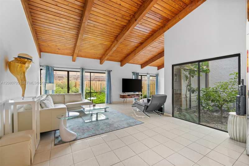 2679 S Parkview Dr, Hallandale Beach FL 33009