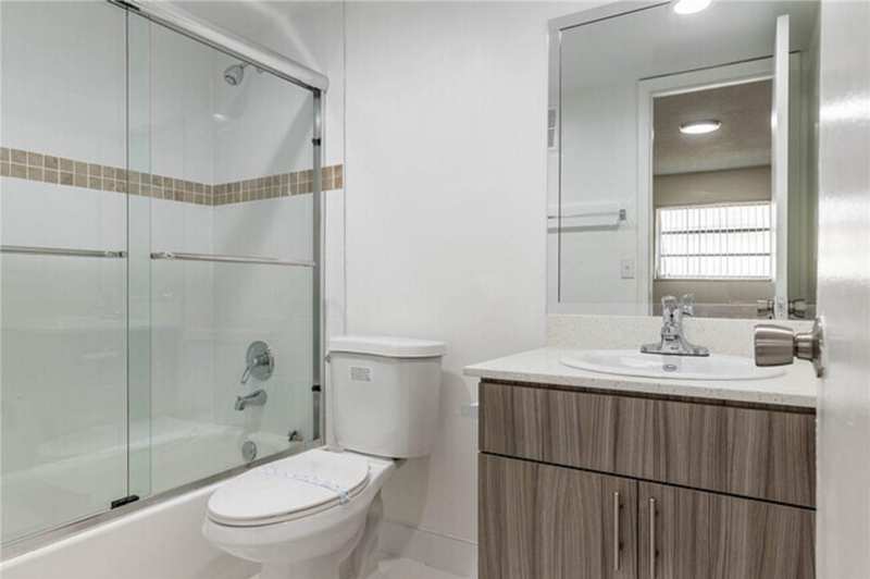 401 NW 34 Street # 220, Pompano Beach FL 33064