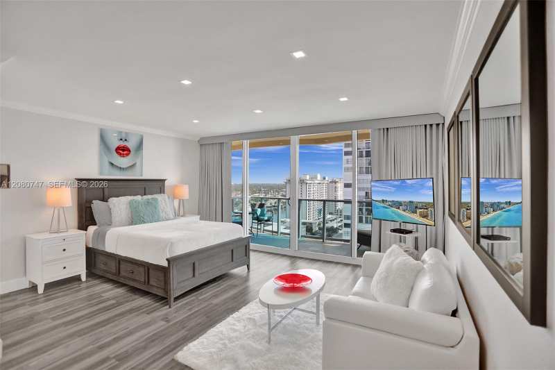 2501 S Ocean Dr, Hollywood FL 33019