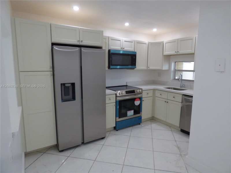 361 S Hollybrook Dr # 302, Pembroke Pines FL 33025
