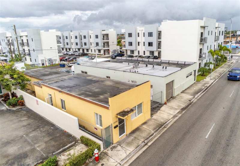 2250 Palm Ave, Hialeah FL 33010