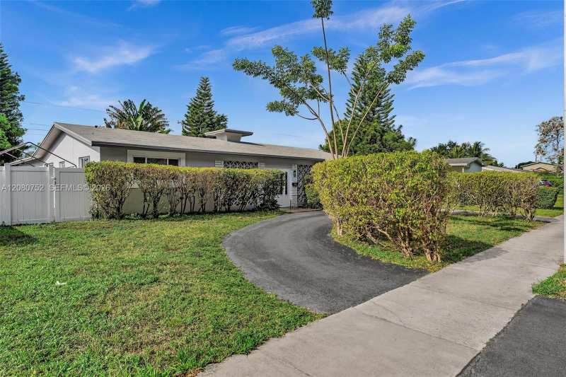4810 Johnson St, Hollywood FL 33021