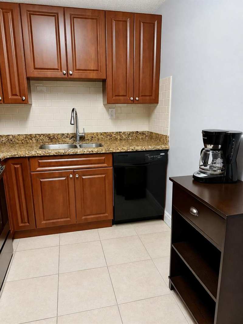 405 MEADOWS Circle # 405, Boynton Beach FL 33436