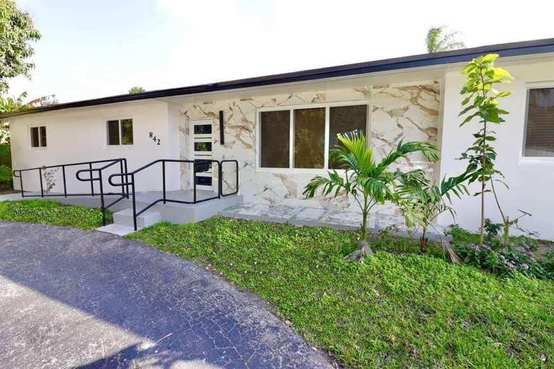 842 NE 154TH Street, Miami FL 33162