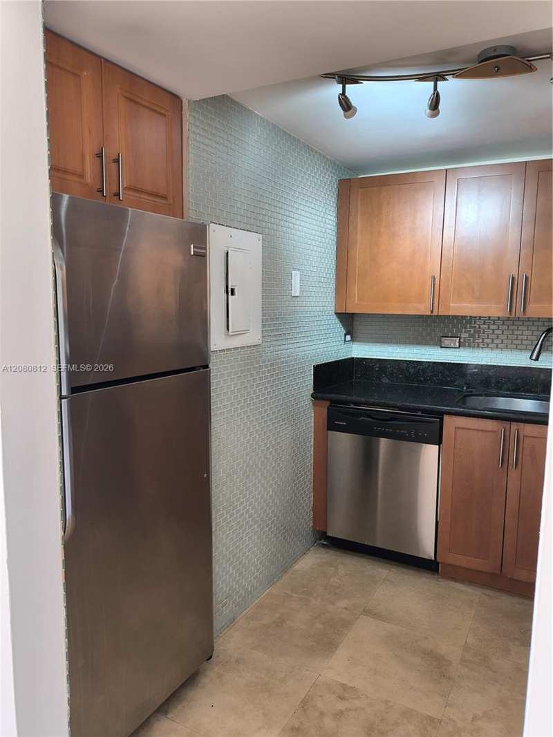 1740 NW N River Dr # 120, Miami FL 33125