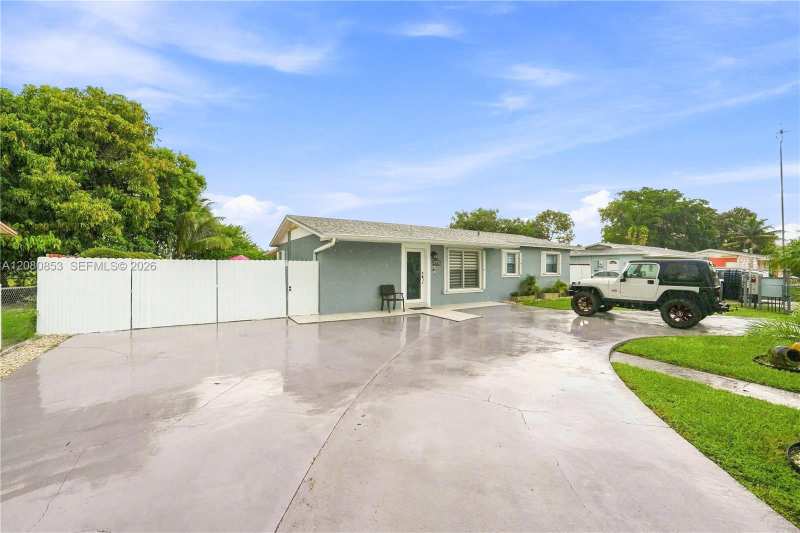 4111 NW 203rd Ln, Miami Gardens FL 33055