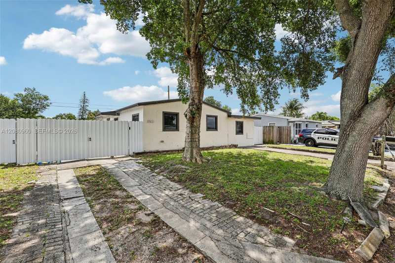 1421 N 68th Ter, Hollywood FL 33024