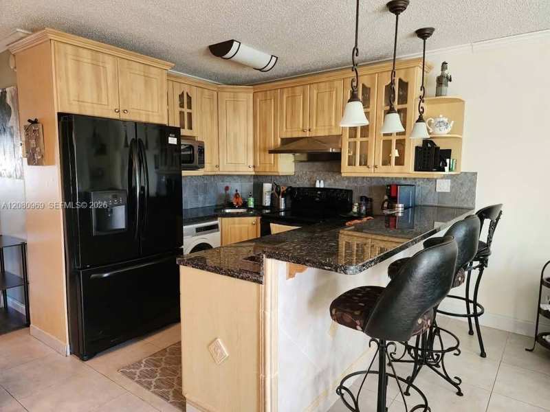 15600 NE 6th Ave # 27D, Miami FL 33162