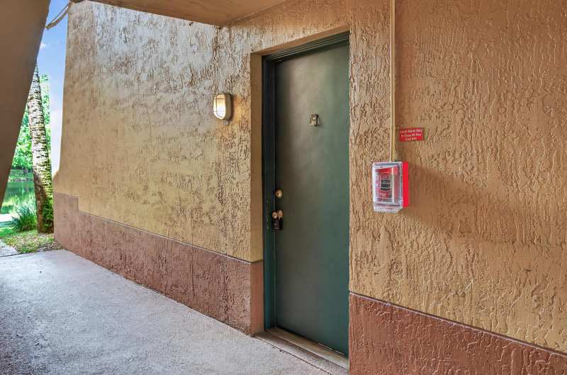 10717 E Cleary Boulevard E # 106, Plantation FL 33324