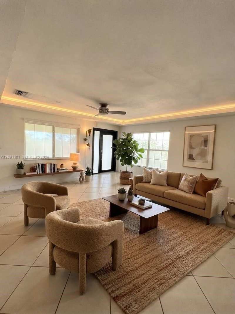 62 W 44th St # 0, Hialeah FL 33012