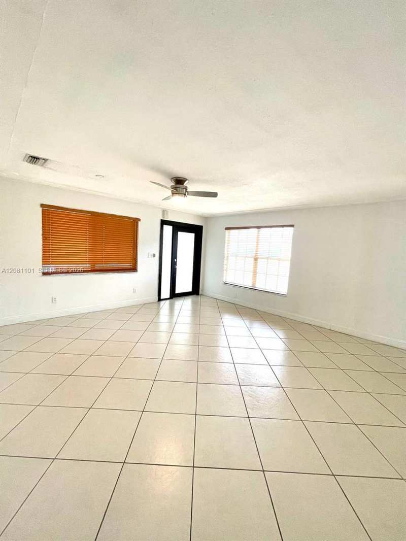 62 W 44th St # 0, Hialeah FL 33012
