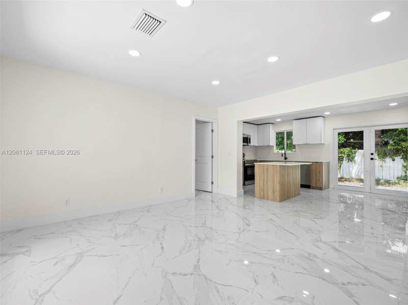 3651 SW 40th Ave, West Park FL 33023