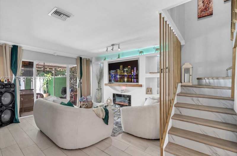 789 Crystal Lake Dr, Deerfield Beach FL 33064