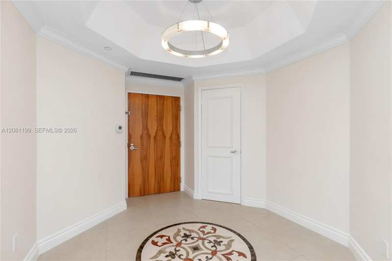 21150 Point PL # 2902, Aventura FL 33180