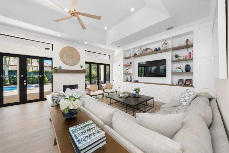 7250 SW 99th St, Pinecrest FL 33156