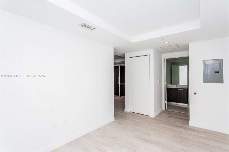 45 SW 9th St # 3204, Miami FL 33130