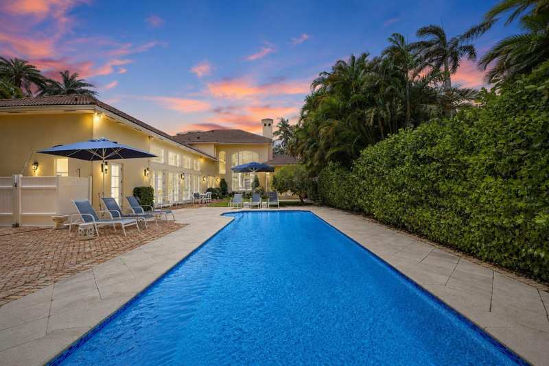 1019 Grand Court, Highland Beach FL 33487