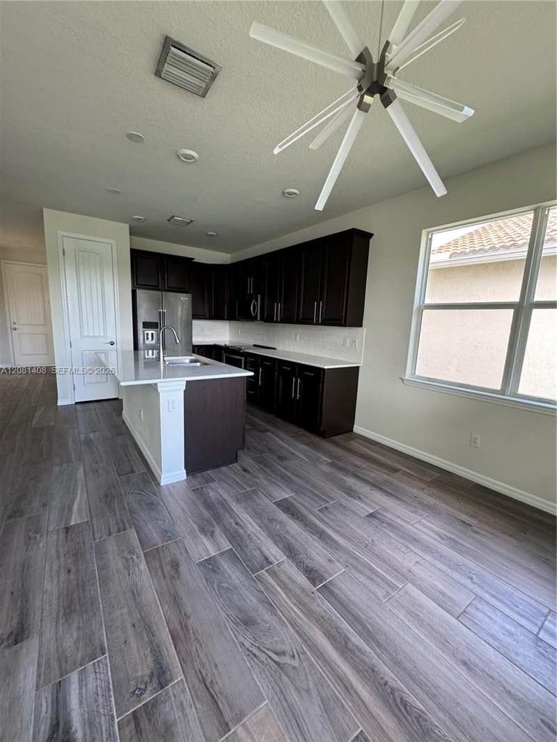4729 Greenway Dr, Hollywood FL 33021