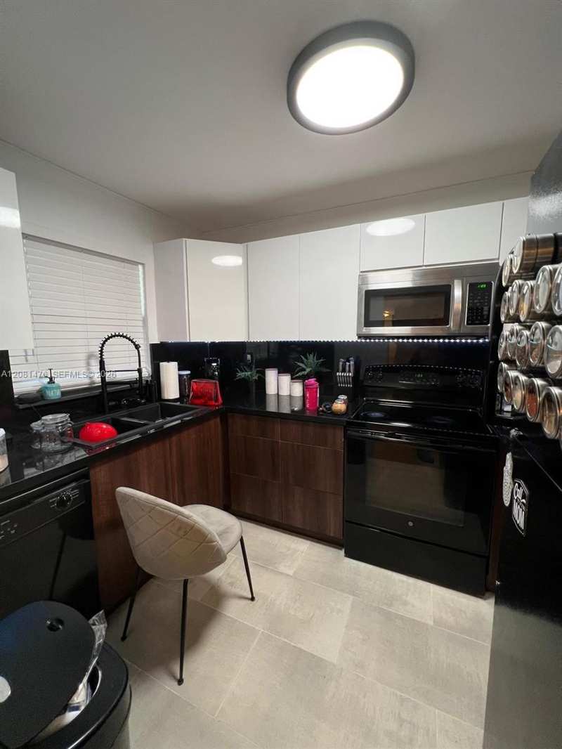 9451 Evergreen Pl # 105, Davie FL 33324