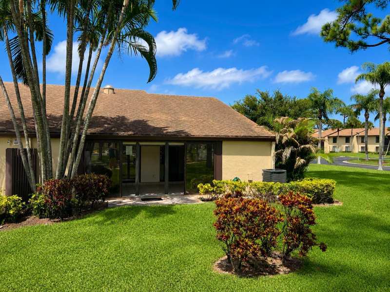 611 Sea Pine Way # A, FL 33415