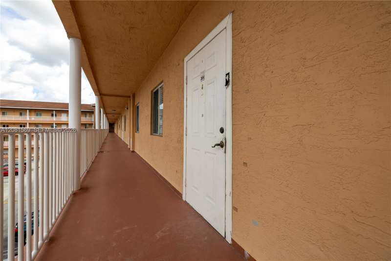 17350 NW 67th Ave # 301, Hialeah FL 33015