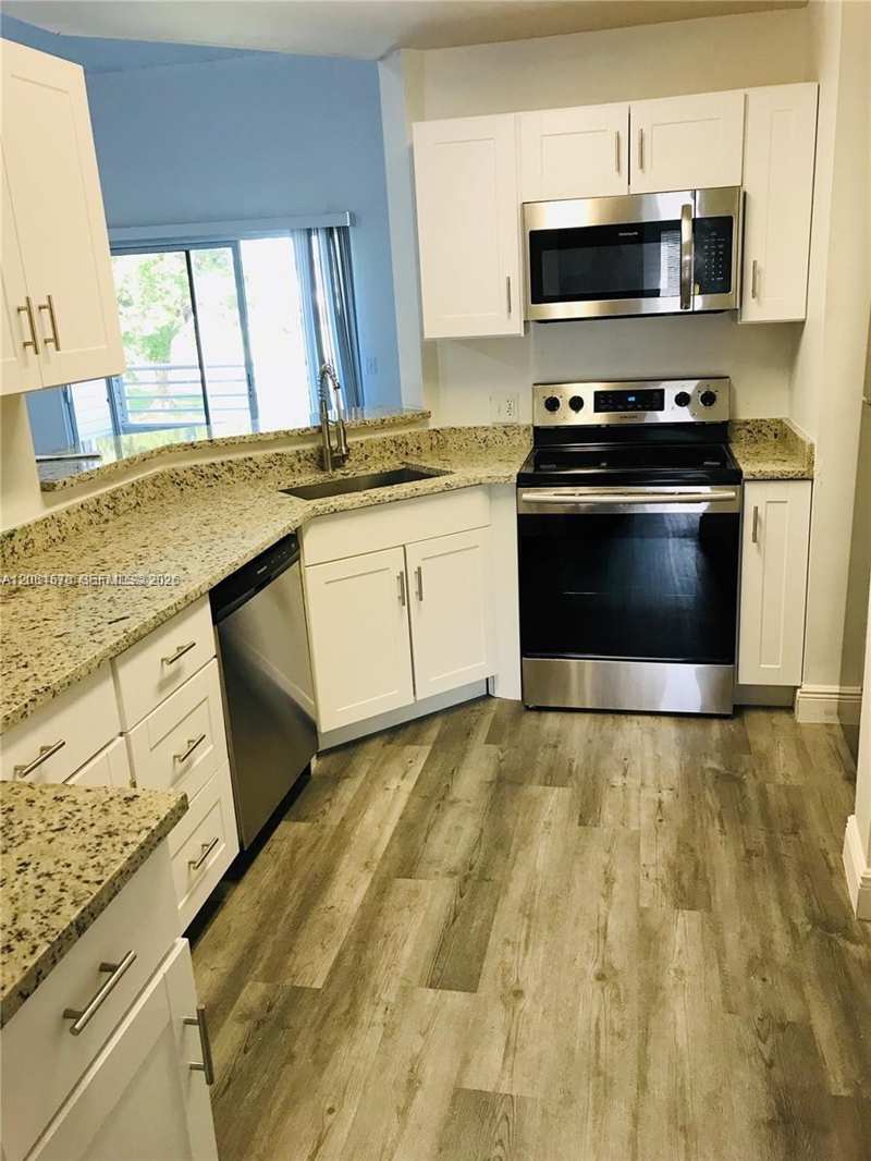 3437 NW 44th St # 204, Oakland Park FL 33309