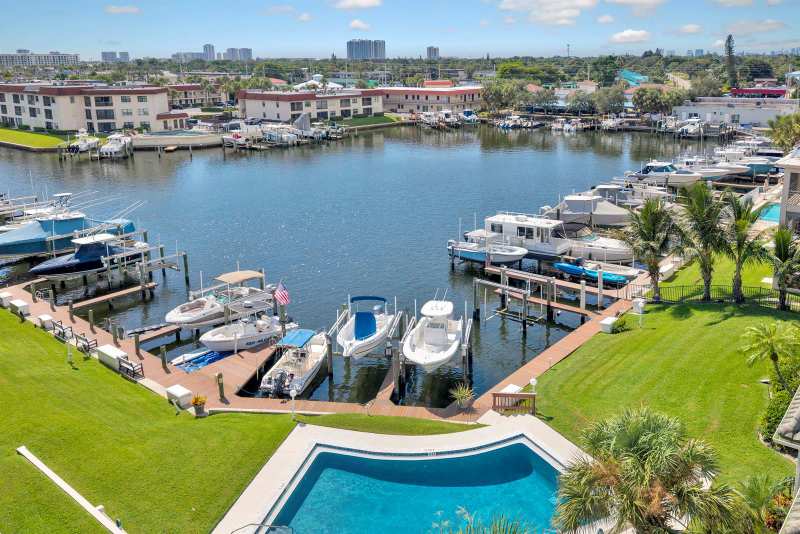 326 Northlake Drive # 201, North Palm Beach FL 33408