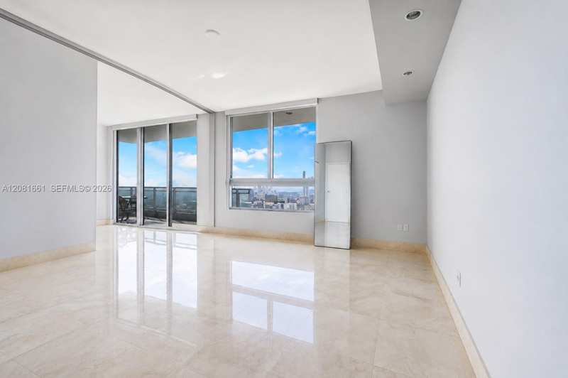 90 SW 3rd St # 3110, Miami FL 33130