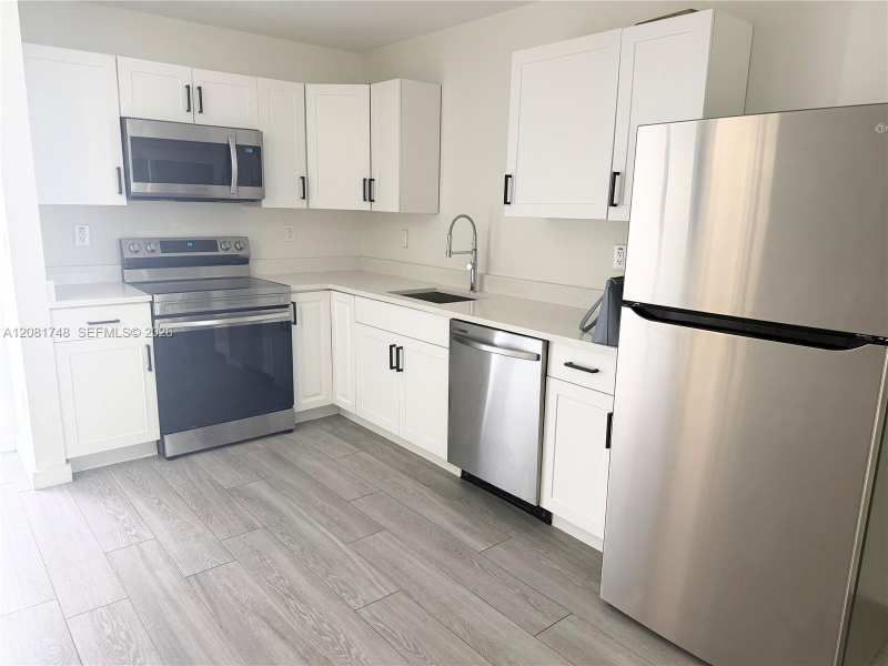 208 Meridian Ave # 6, Miami Beach FL 33139