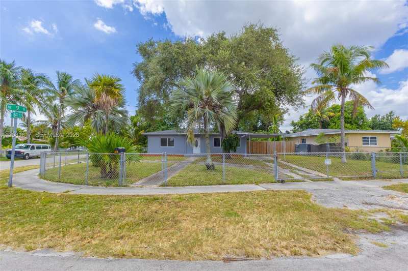 950 NE 164th St, North Miami Beach FL 33162