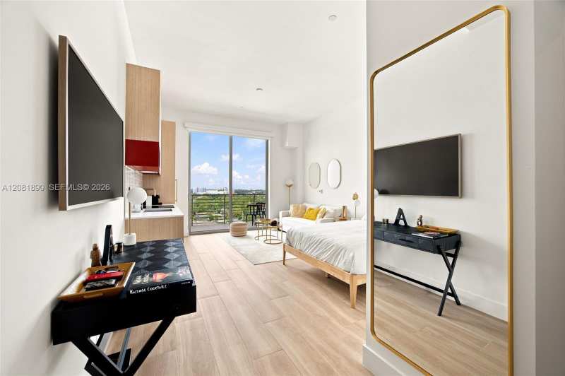 90 NE 32nd # 1118, Miami FL 33137