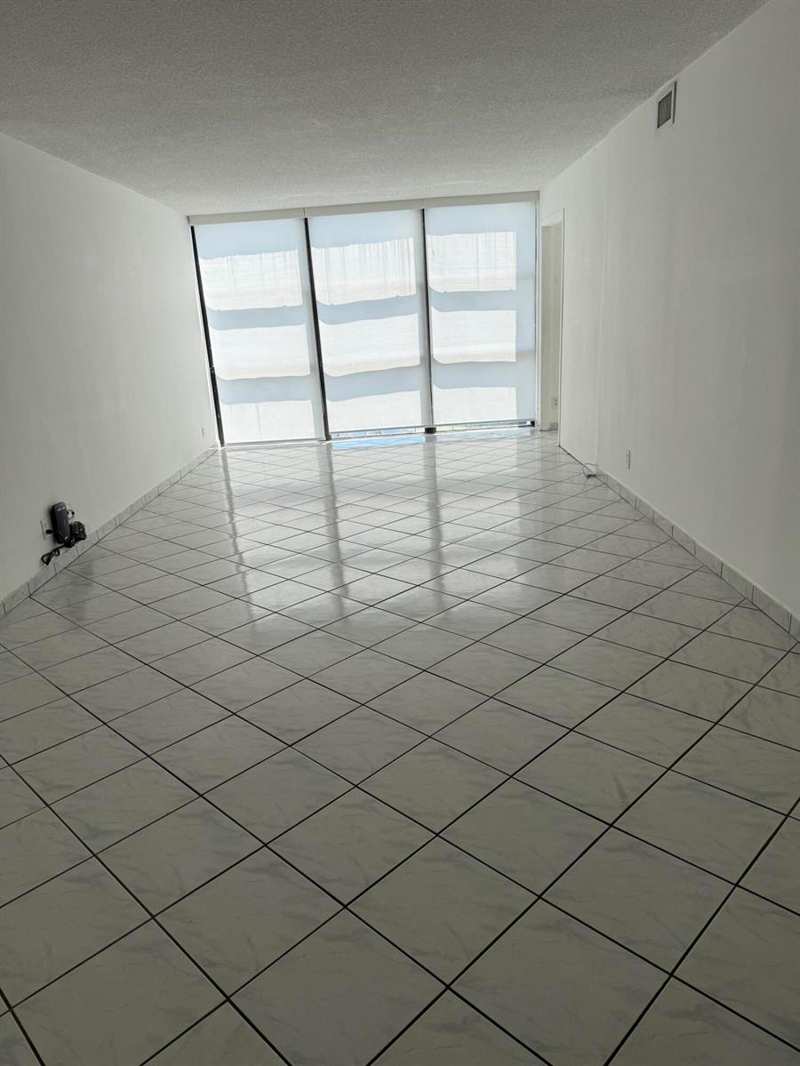 1000 PARKVIEW Drive # 424, Hallandale Beach FL 33009