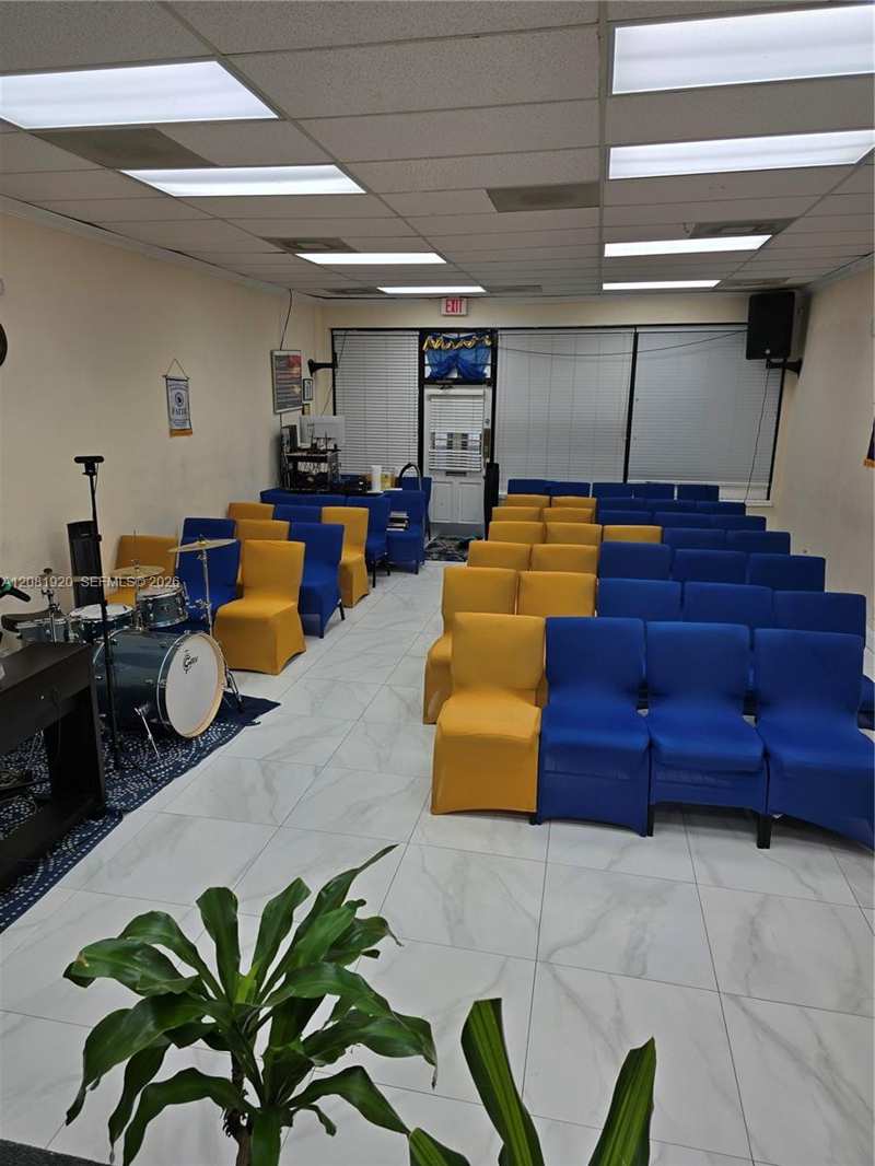 4448 Inverrary Blvd # M, Lauderhill FL 33319
