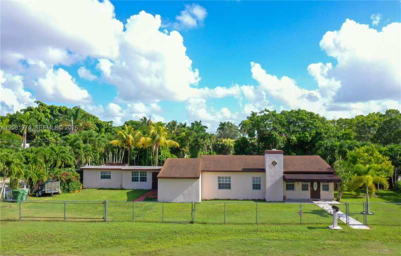 141 NE 14th St, Homestead FL 33030