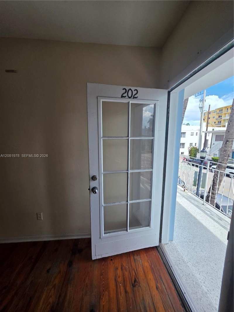 635 8th St # 202, Miami Beach FL 33139