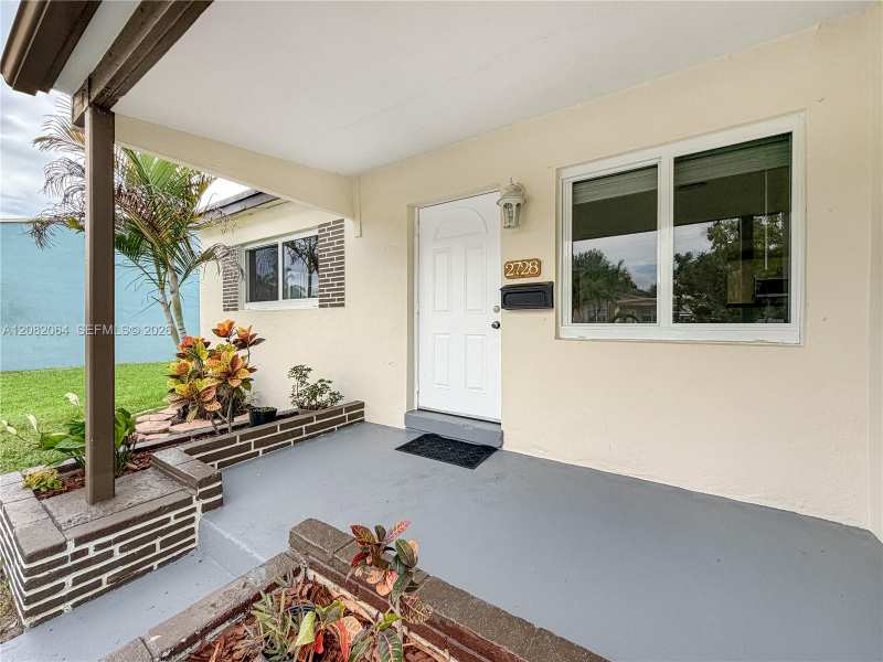 2728 Dewey St, Hollywood FL 33020
