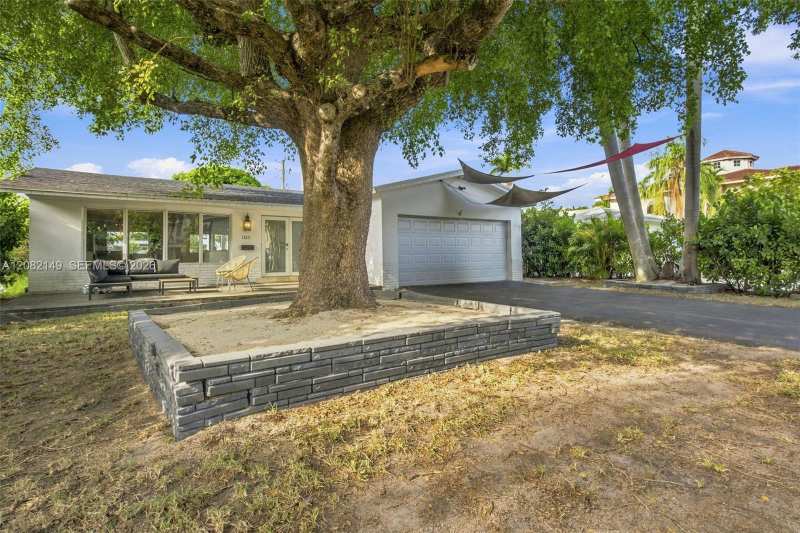 1103 Washington St, Hollywood FL 33019
