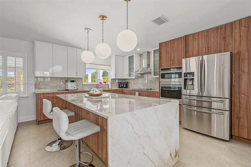 10711 SW 70th St, Miami FL 33173
