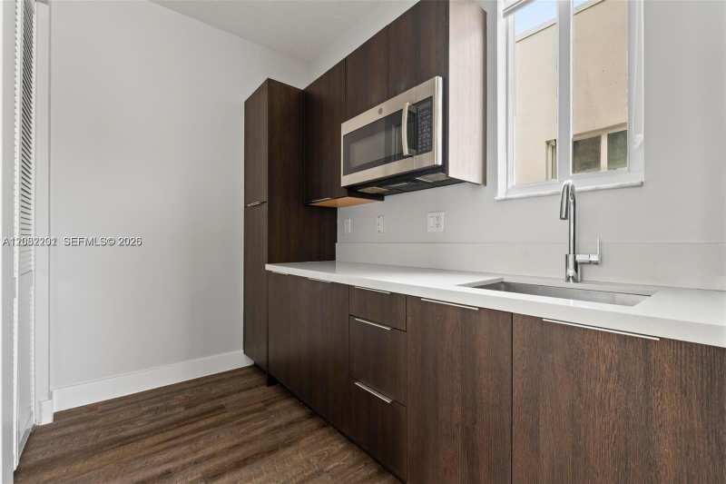 6658 NW 102nd Path, Doral FL 33178