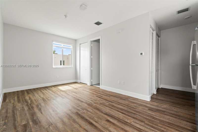 6658 NW 102nd Path, Doral FL 33178