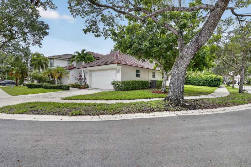 924 SPOONBILL Circle, Weston FL 33326