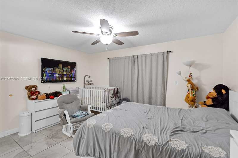 329 W 68th St # 203, Hialeah FL 33014