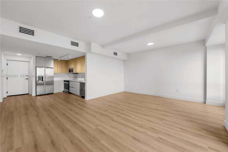 215 SE 4th St # 202, Hallandale Beach FL 33009