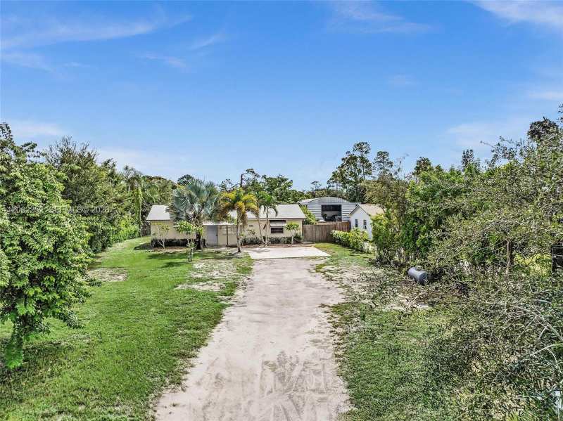 5088 2nd Rd, Lake Worth FL 33467