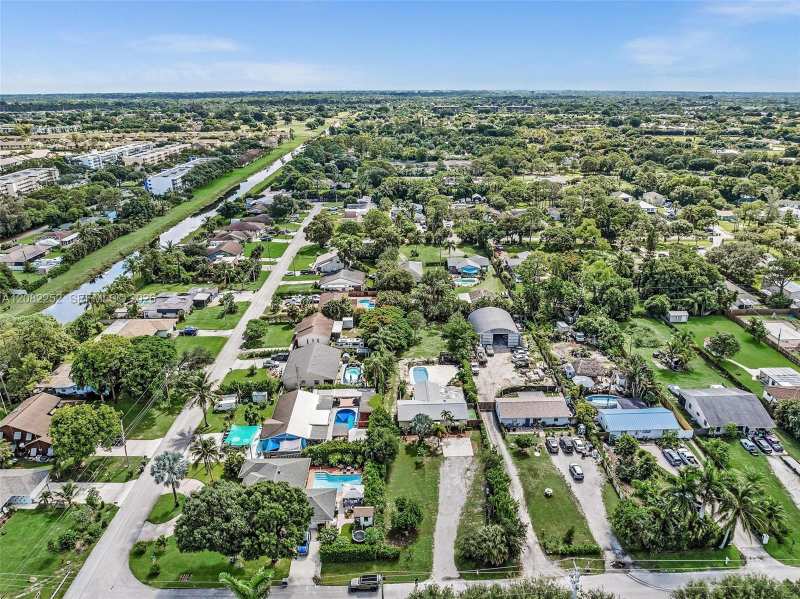 5088 2nd Rd, Lake Worth FL 33467