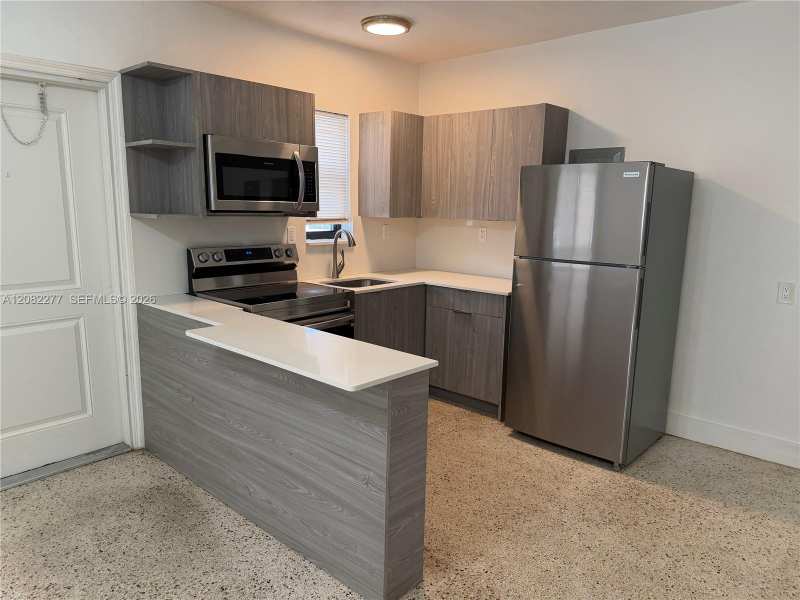 600 SW 10th St # 5, Miami FL 33130