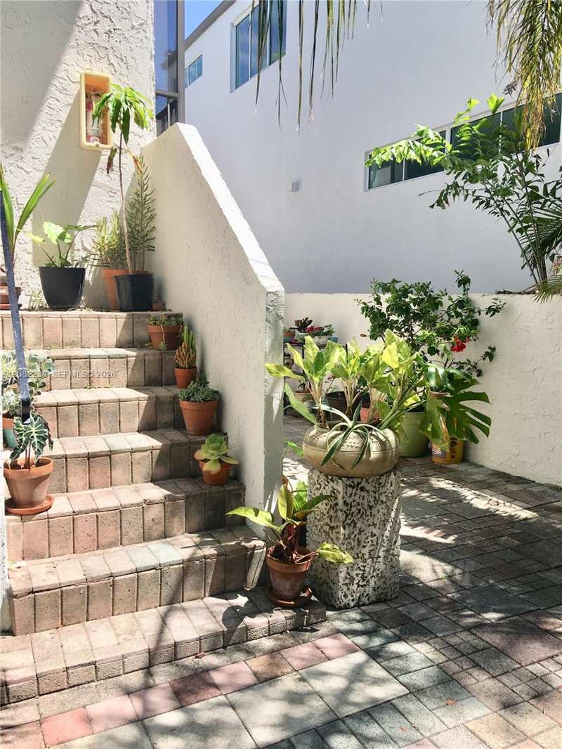 3203 Mary St # 4, Miami FL 33133